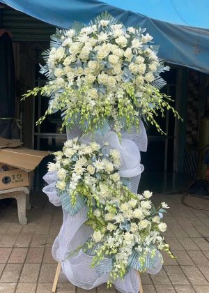 Kệ hoa viếng 3 tầng màu trắng