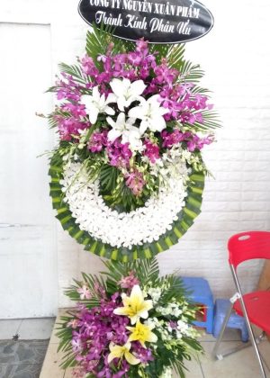 Kệ hoa chia buồn 2 màu HTL035